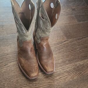 Ariat Men's Brown and Green Western Boots